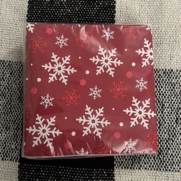 Christmas Paper Plates and Napkins - Picture 4 of 4